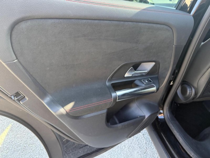 MERCEDES-BENZ GLA CLASS