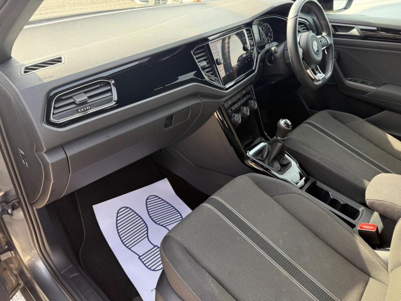 VOLKSWAGEN T-ROC